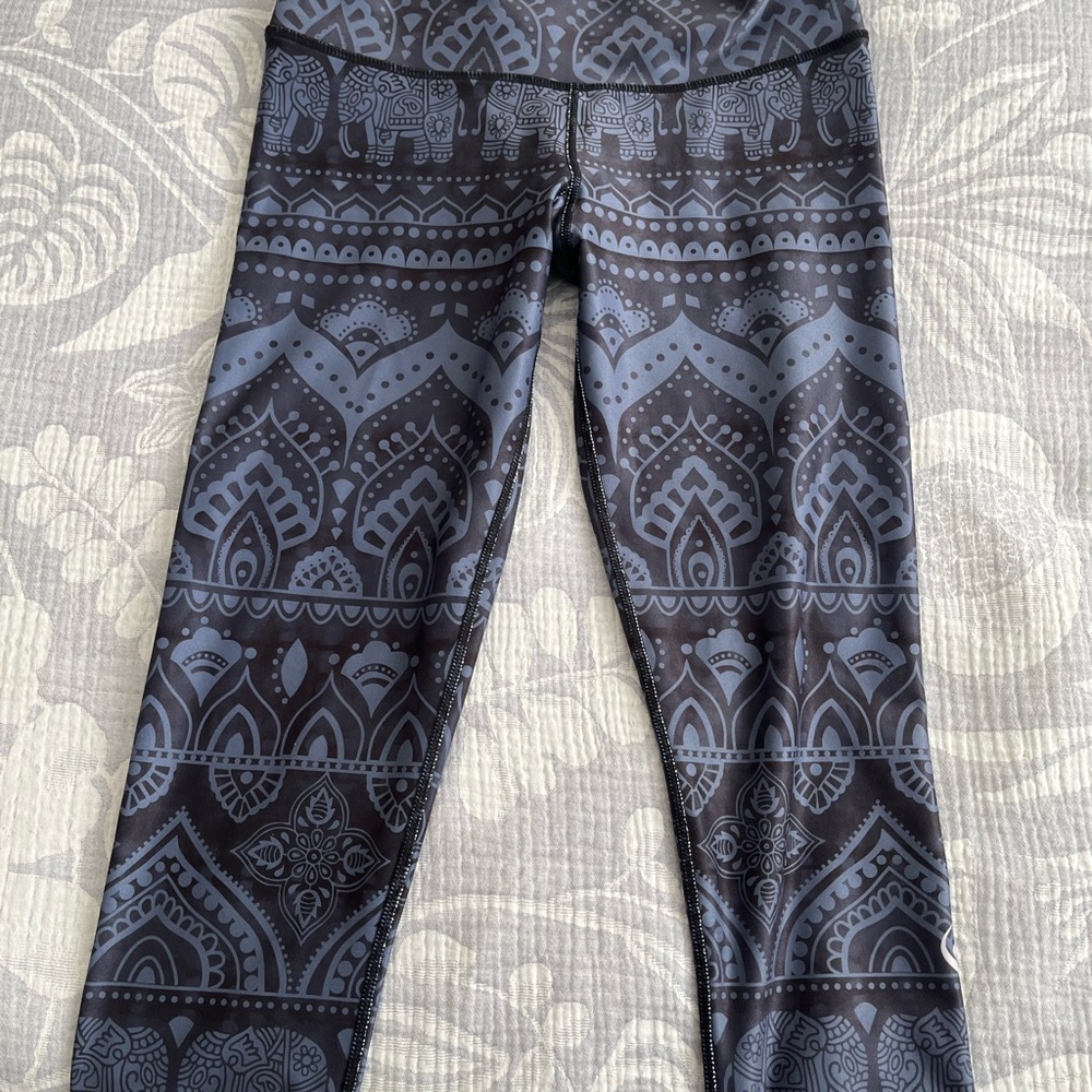 Patterned Black and Gray Leggings